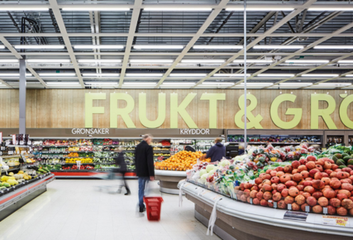 Einzelhandel Obstabteilung in einem schwedischen Supermarkt.
