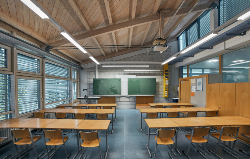 Beleuchtetes Klassenzimmer